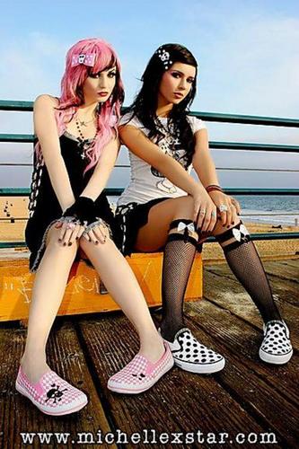 f_48019575_2e678f702ec7db94182933c2ce2ece0f.jpg